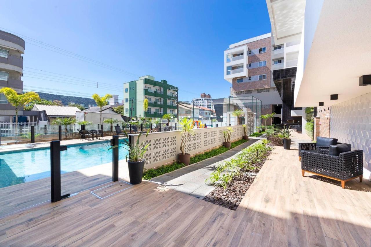 Terrazzo 602B: Beachfront Duplex with Pool and Fitness Center Bombinhas Exterior photo